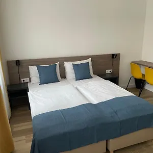 Hotel Res, Budapeszt