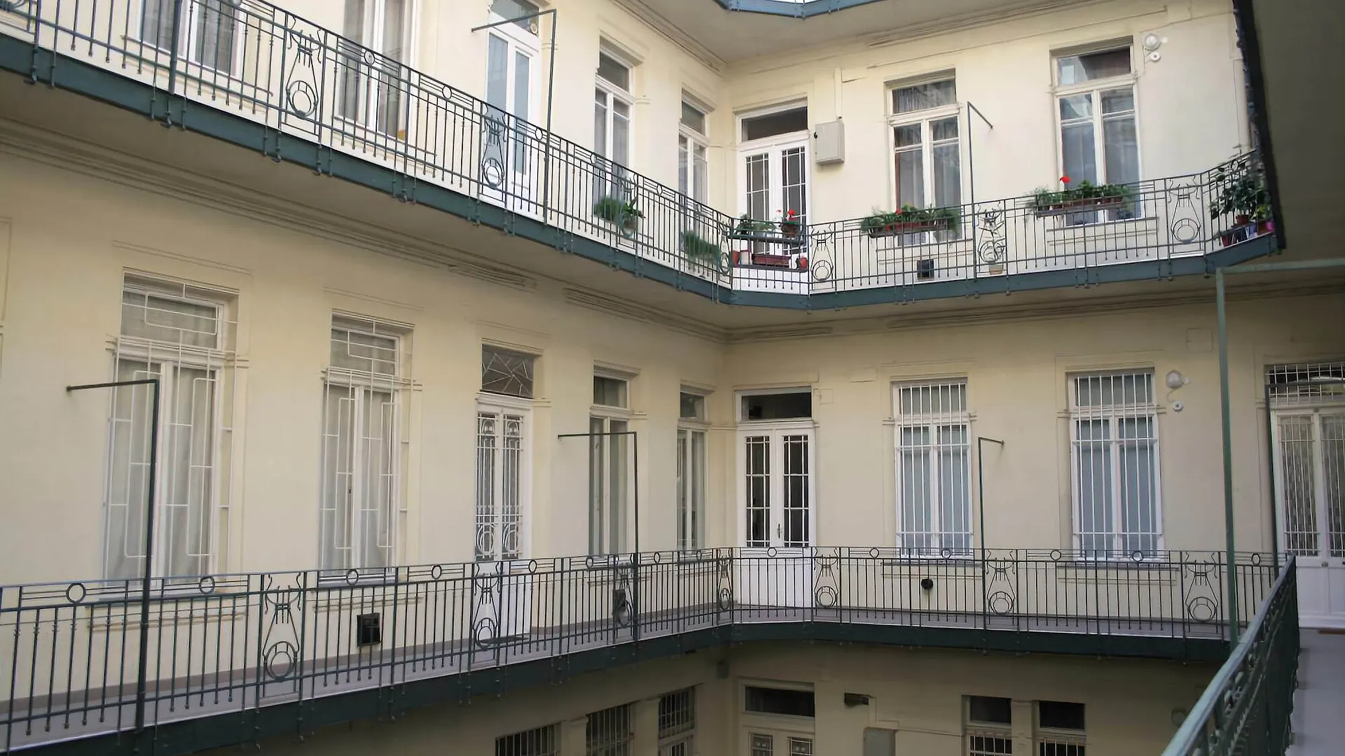 Rakoczi Boulevard Apartments Budapest